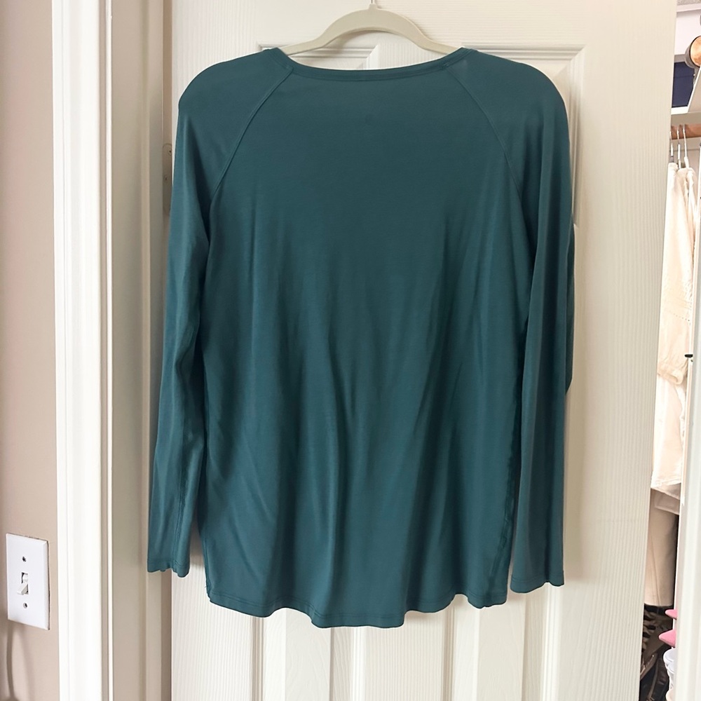 Lululemon tee